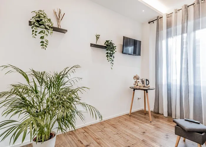 Loungefloor Metro A Netflix & Wi-fi דירה