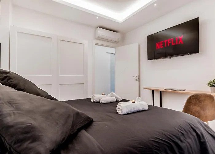 Loungefloor Metro A Netflix & Wi-fi דירה *