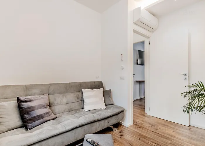 Loungefloor Metro A Netflix & Wi-fi דירה *